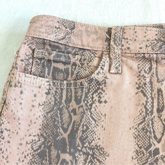JOES JEANS BLUSH SNAKE PRINT SHORTS - Picture 2 of 9